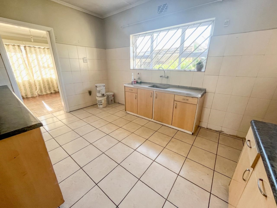 To Let 4 Bedroom Property for Rent in Thornton Western Cape